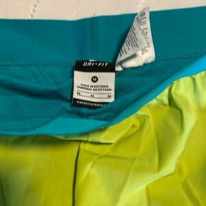 Nike short size M
